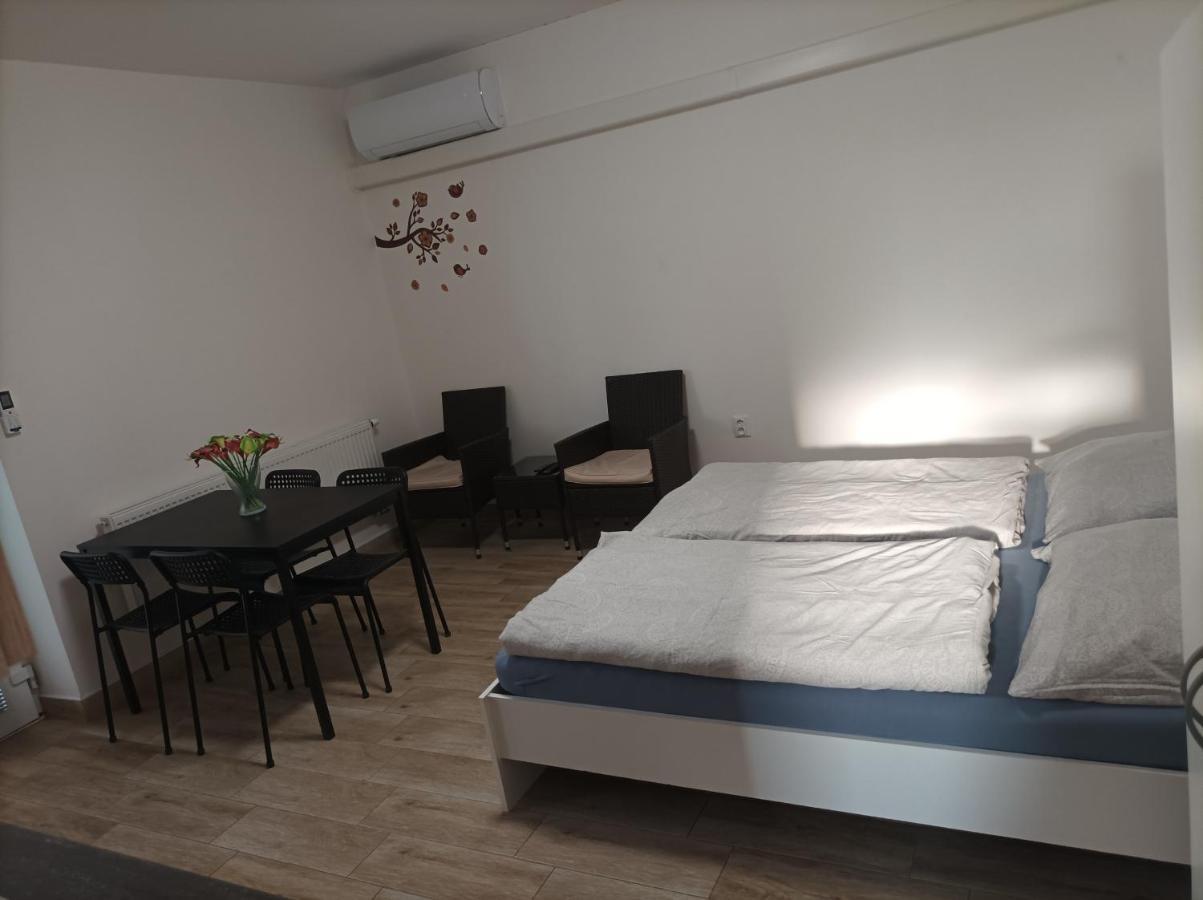 Ubytovani U Leose Zaječí Esterno foto