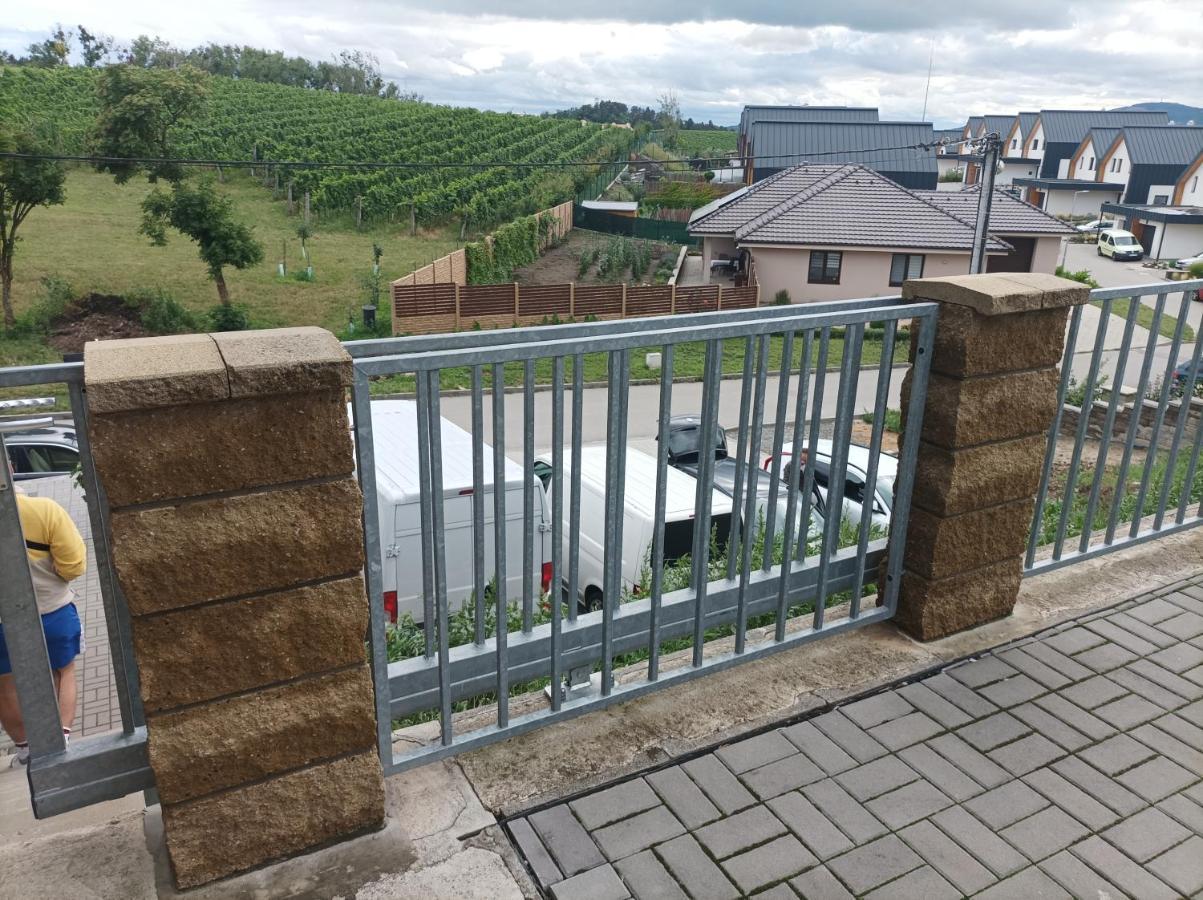Ubytovani U Leose Zaječí Esterno foto